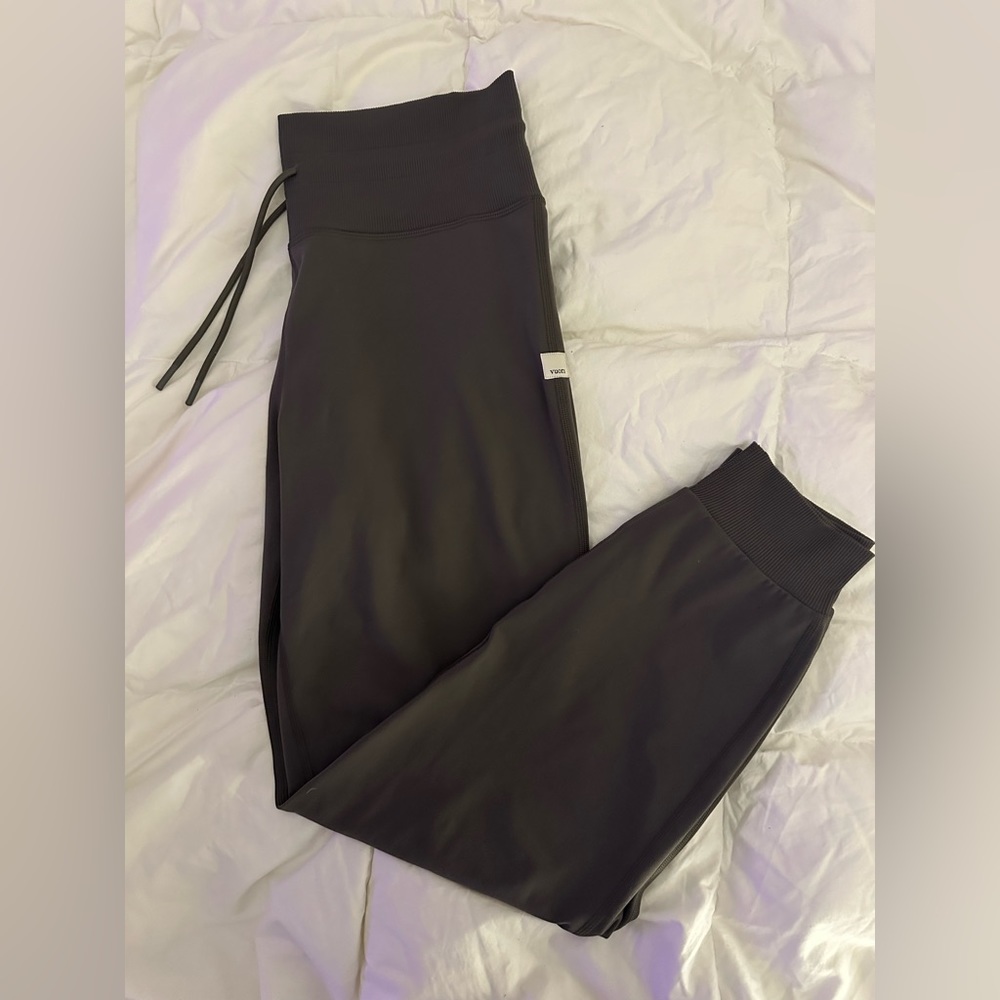 Like New! Vuori Daily Jogger Size M Oregano